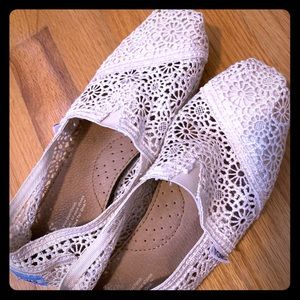 Women’s Toms lace flats